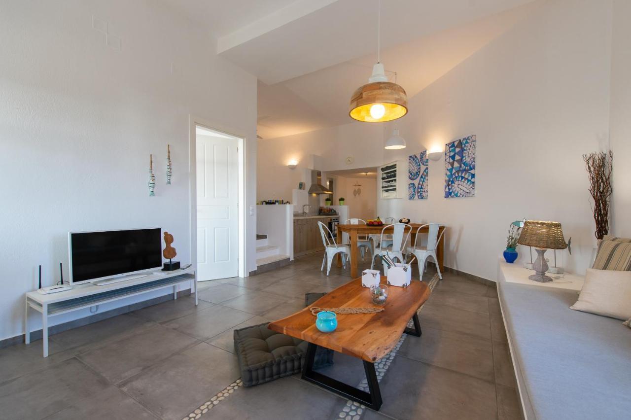 Grey House Villa Exambela Bagian luar foto